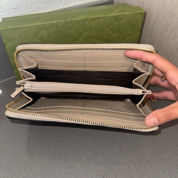 Gucci Beige Wallet with Green and Red Stripe - Picture 3 of 5
